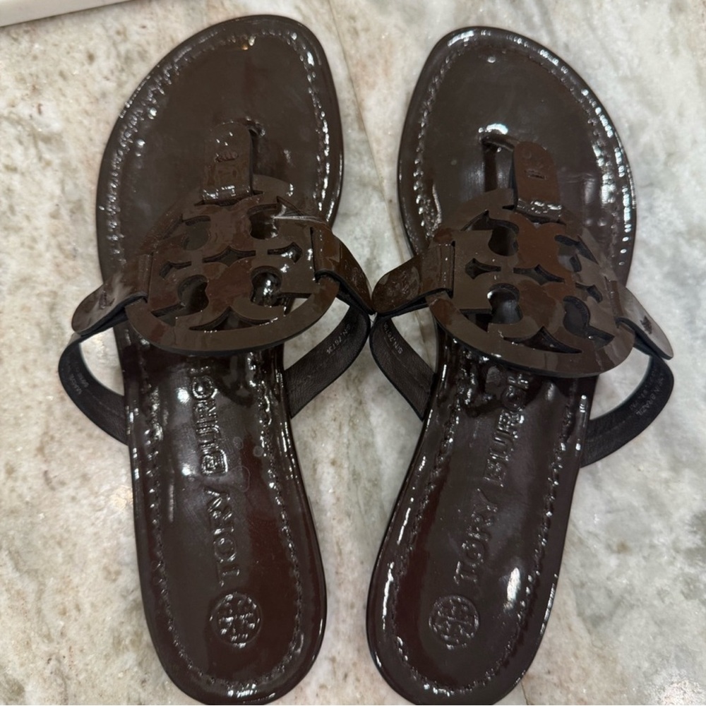 ‼️🚨SOLD 🚨‼️
Tory Burch Brown Minimalist Sandals